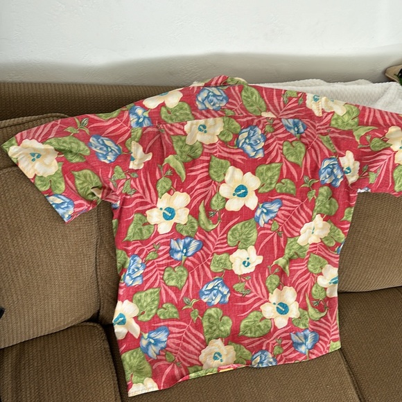 Like new men’s Reyn Spooner Hawaiian shirt, size L. - Picture 3 of 4